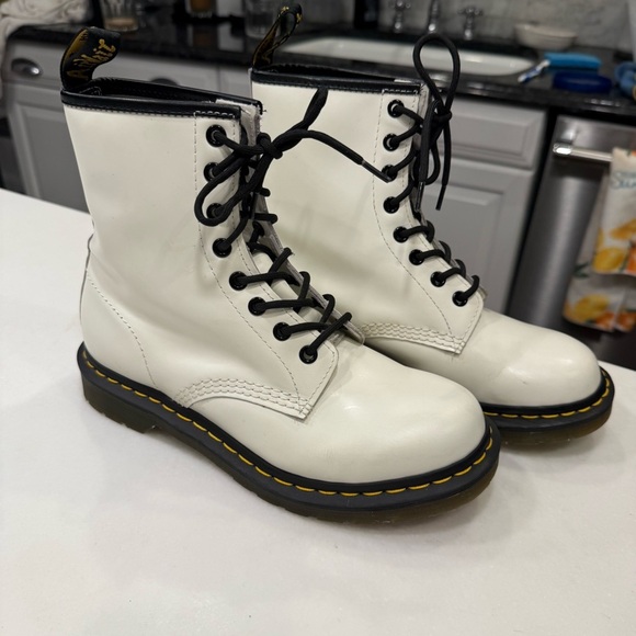 Dr. Martens Women’s 1460 Smooth White Leather Combat Boots Sz US 8 EU 39 NEW! - Picture 12 of 12